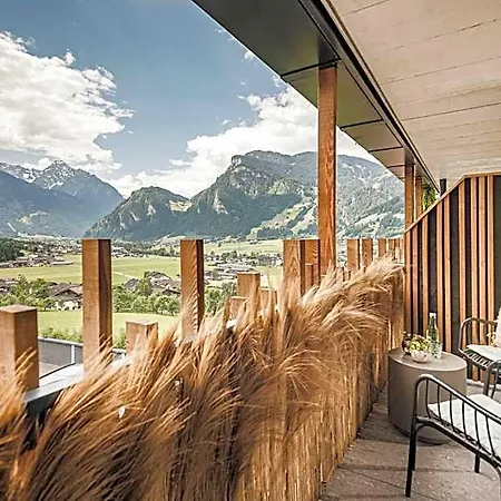 Coolnest Hotel