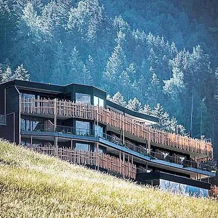 Coolnest Hotel 4*