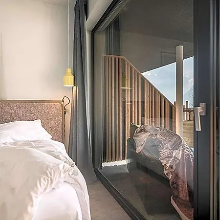 Coolnest Hotel 4*