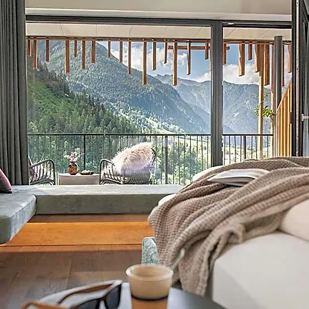 Coolnest Hotel 4*
