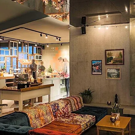 Coolnest Hotel 4*